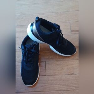 VIONIC Sneakers NIB